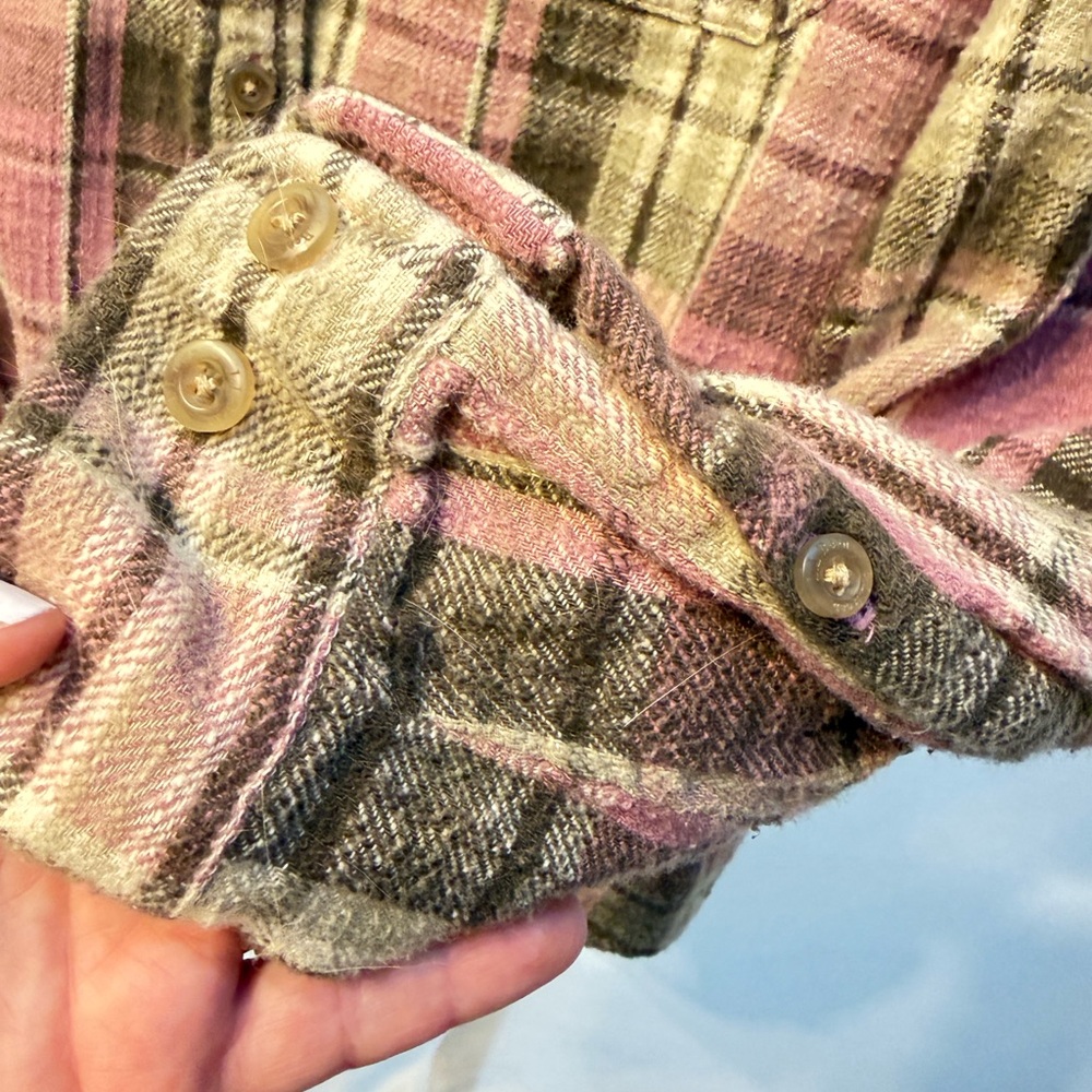 Women’s L.L. Bean 1912 Field Flannel Shirt Large in Pink, black & Cream Plaid - Picture 9 of 11
